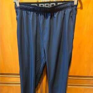 Men’s Layer 8 Quick Dri pants. Size: M
